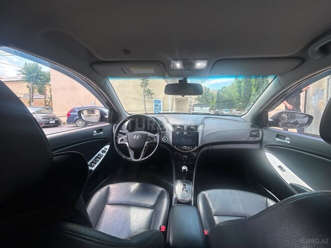 Hyundai Accent-4