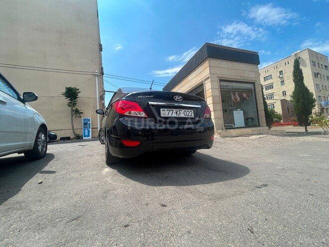 Hyundai Accent-11