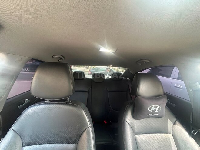 Hyundai Accent-5
