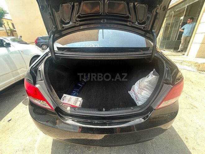 Hyundai Accent-12