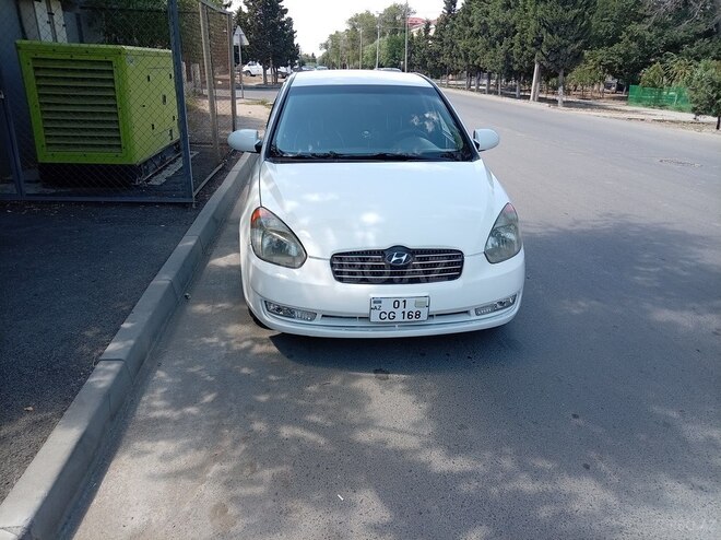 Hyundai Accent-2