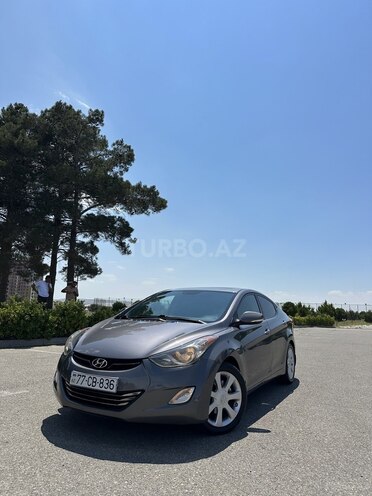 Hyundai Elantra-1