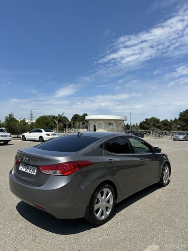 Hyundai Elantra-7