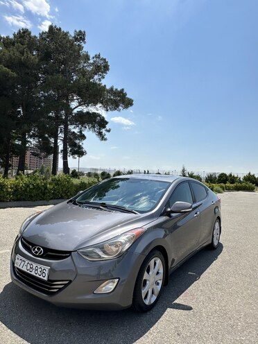 Hyundai Elantra-4