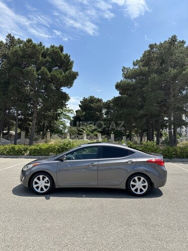 Hyundai Elantra-3