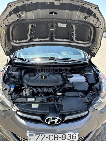 Hyundai Elantra-14
