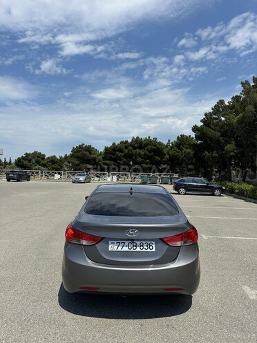 Hyundai Elantra-6