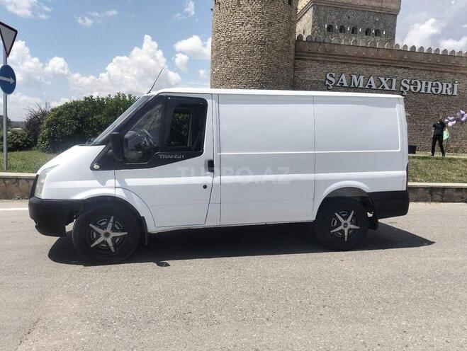 Ford Transit-7