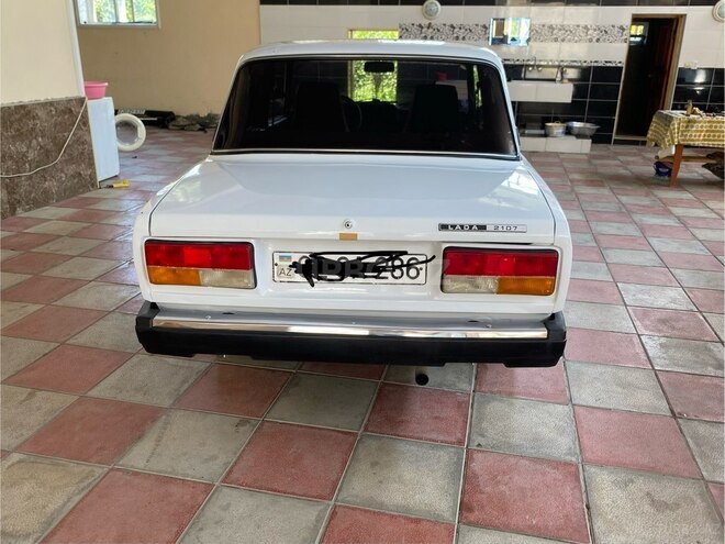 LADA (VAZ) 2107-2