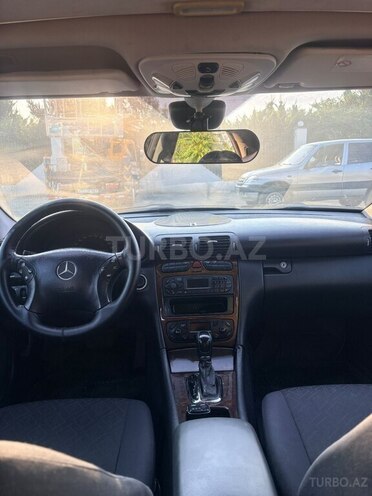 Mercedes C 240 4MATIC-8
