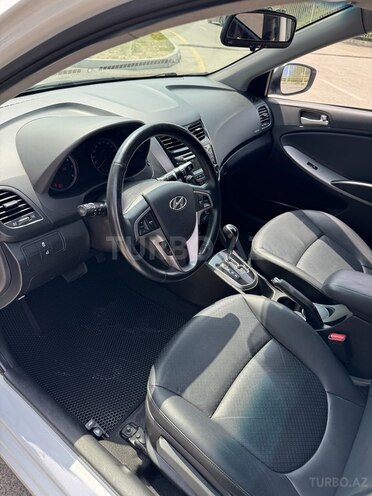 Hyundai Accent-7