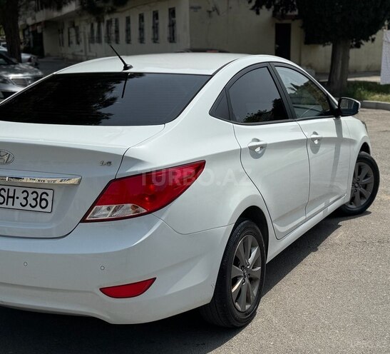 Hyundai Accent-3