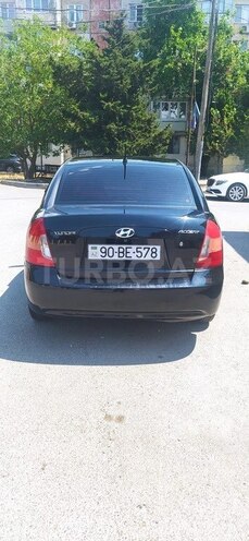 Hyundai Accent-2
