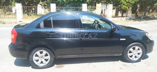 Hyundai Accent-4