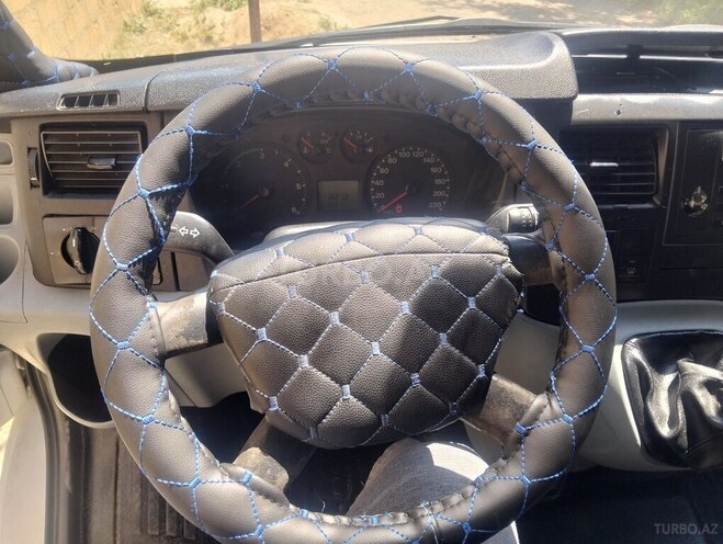 Ford Transit-9