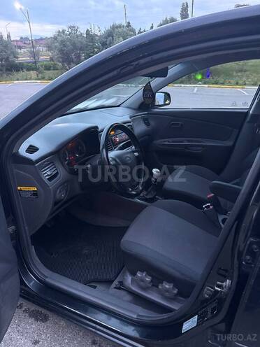 Kia Rio-12