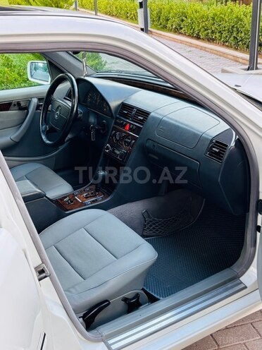 Mercedes C 230-16