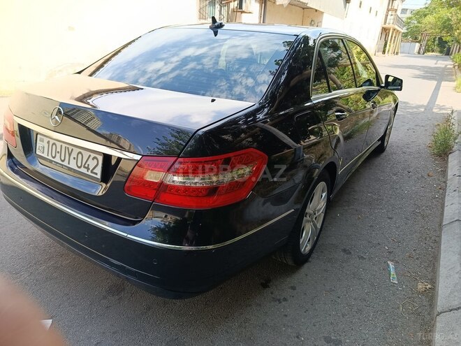 Mercedes E 250-11