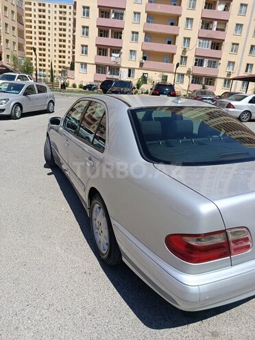 Mercedes E 240-6