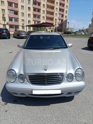 Mercedes E 240-4