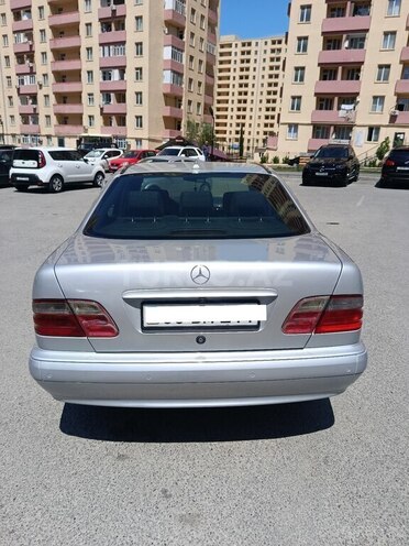 Mercedes E 240-3