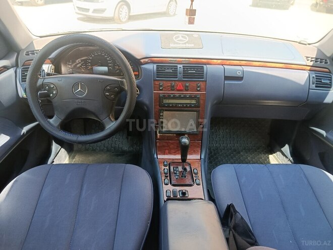 Mercedes E 240-8