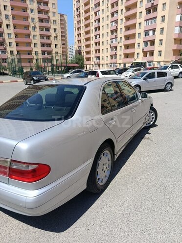Mercedes E 240-7