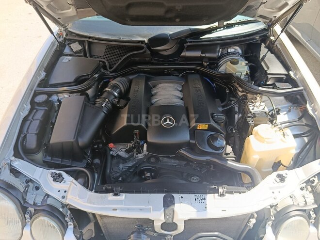 Mercedes E 240-11