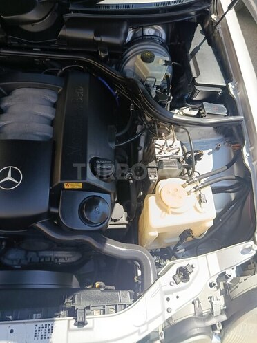 Mercedes E 240-12