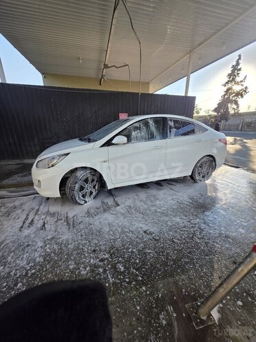 Hyundai Accent-2
