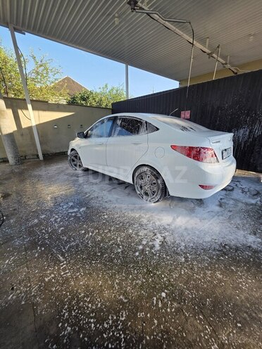 Hyundai Accent-4
