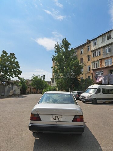 Mercedes 200 D-8