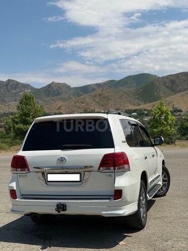 Toyota Land Cruiser-9
