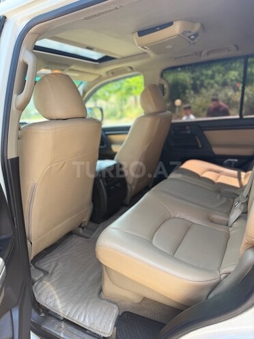 Toyota Land Cruiser-13