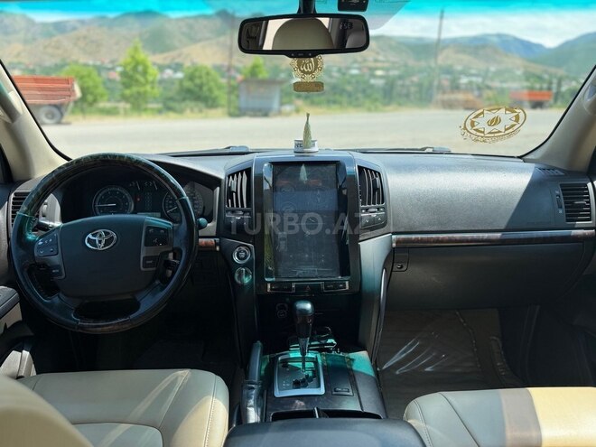 Toyota Land Cruiser-14