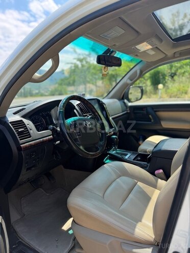 Toyota Land Cruiser-12