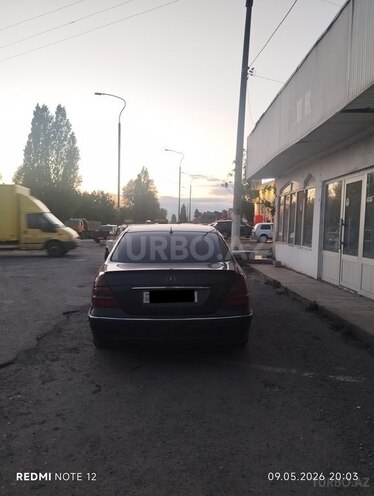 Mercedes E 220-12