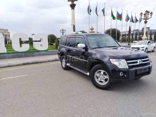 Mitsubishi Pajero-4