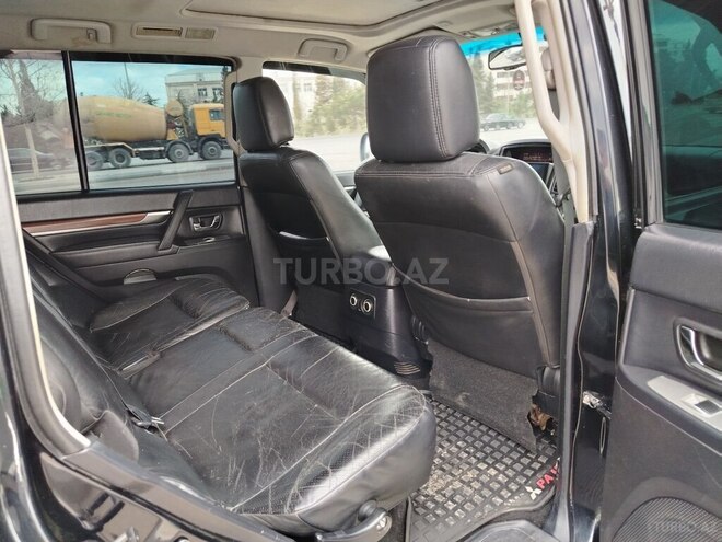 Mitsubishi Pajero-7