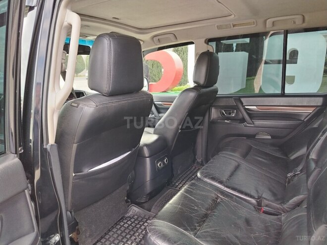 Mitsubishi Pajero-8