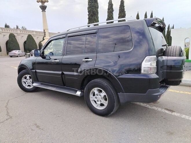 Mitsubishi Pajero-10