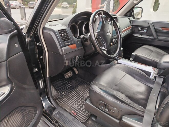 Mitsubishi Pajero-9