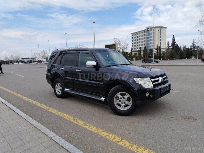 Mitsubishi Pajero-12