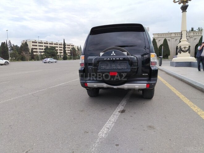 Mitsubishi Pajero-2