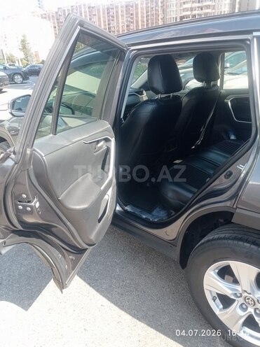 Toyota RAV4-6