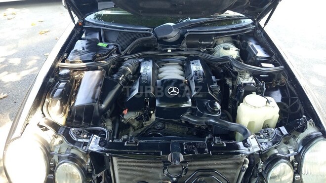 Mercedes E 230-21