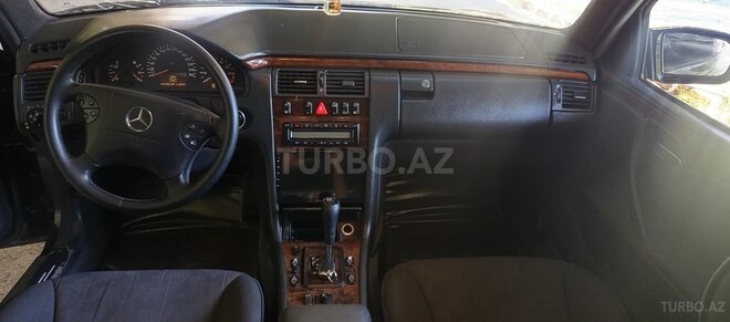 Mercedes E 230-11