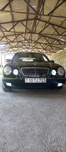 Mercedes E 230-1