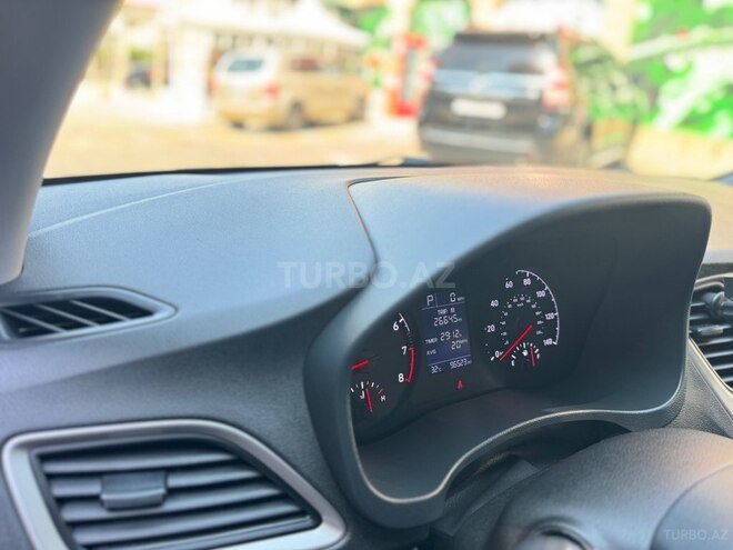 Hyundai Accent-9