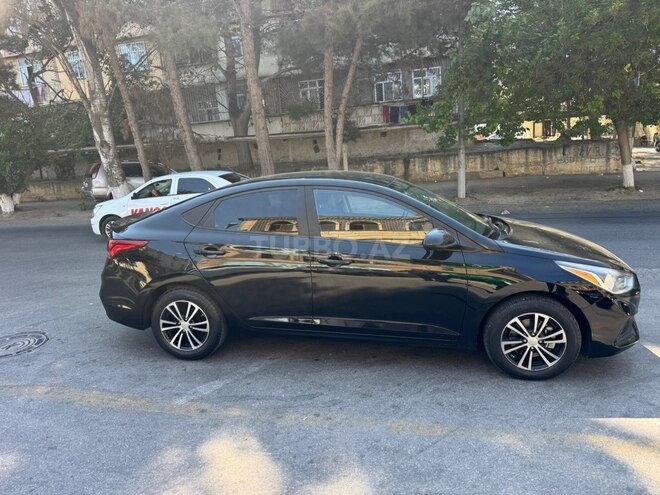 Hyundai Accent-5